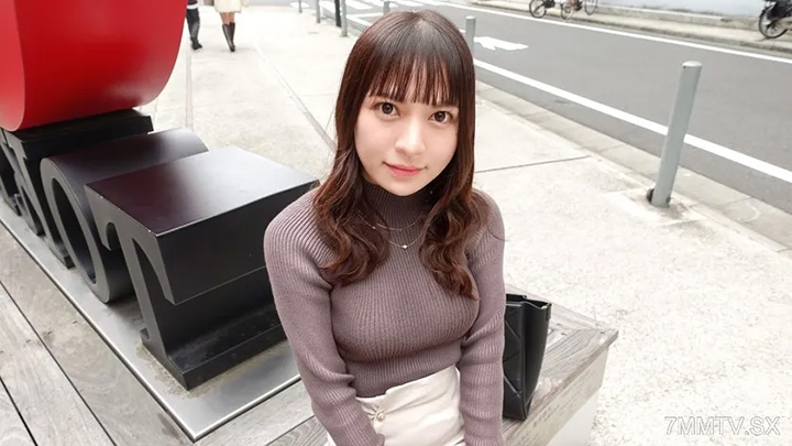 SIRO-5453-一個美麗的半年女孩,有著可愛的大眼睛!她花了很多時間在擔任CRAM學校教練時感到沮喪,並且每天都