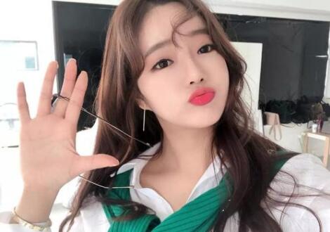 极品名器超爆网红萌白酱VIP会员版之JK制服透明白丝 玉芝插极品白馒头粉逼呻吟