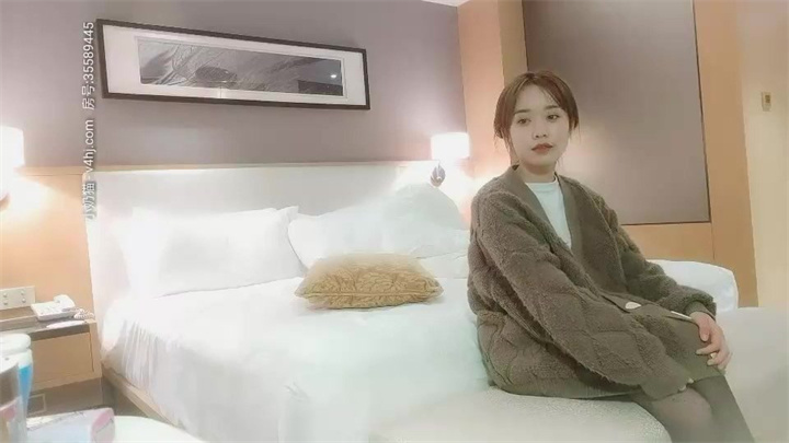 深夜第二场长相甜美气质萌妹啪啪,苗条身材穿上黑丝口交上位骑坐抽插呻吟