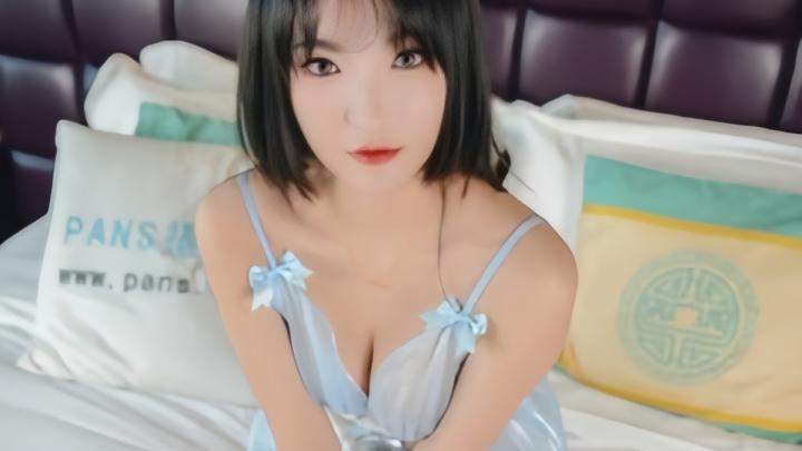 国模精品【叮当猫】,线下模特约拍,人工白虎两瓣粉红阴唇清晰可见